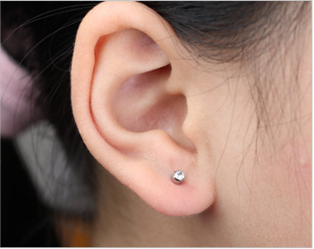 Easy and painless ear piercing at home, create your own earring style!