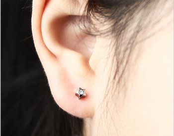 Easy and painless ear piercing at home, create your own earring style!
