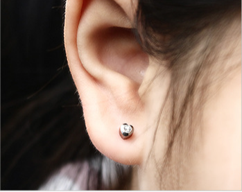 Easy and painless ear piercing at home, create your own earring style!