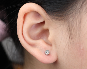 Easy and painless ear piercing at home, create your own earring style!