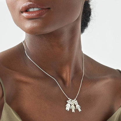 Léa Family Name Necklace 👪